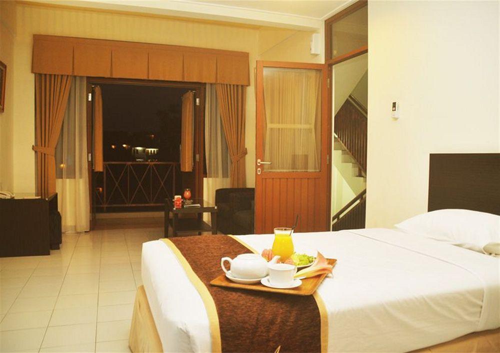 Ahadiat Hotel & Bungalow Bandung Ngoại thất bức ảnh
