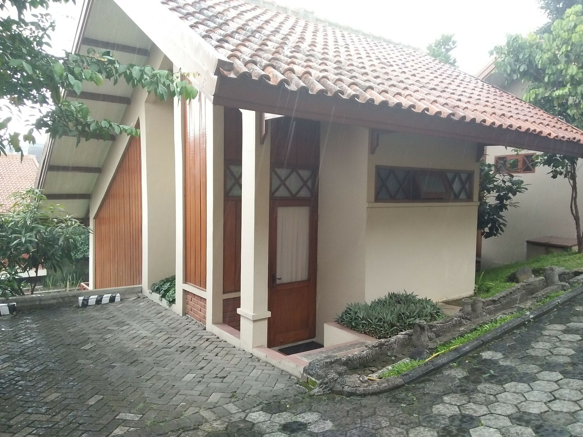 Ahadiat Hotel & Bungalow Bandung Ngoại thất bức ảnh